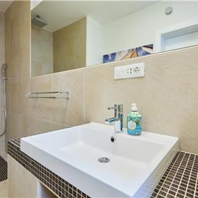 2 bedroom villa with pool, Orasac near Dubrovnik, sleeps 4